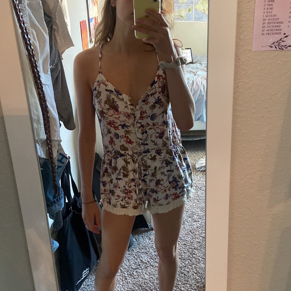 Cute floral white romper 🌼🌸 with drawstring